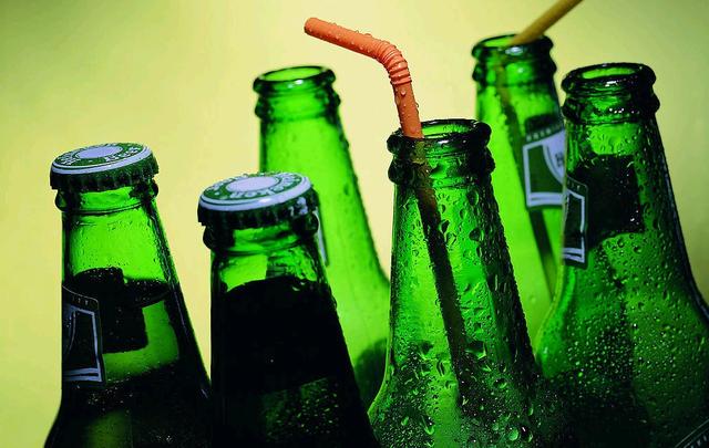 为什么啤酒瓶是绿色的?真相就在这里!
