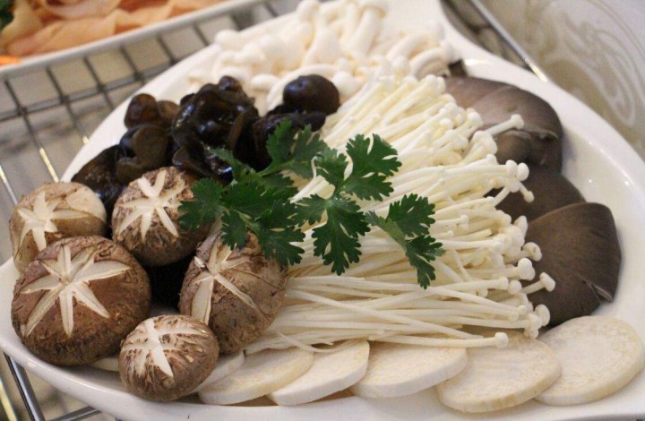 既健康又营养,同时吸脂能力超强,将菌菇类搭配其他减肥食物做成瘦身汤