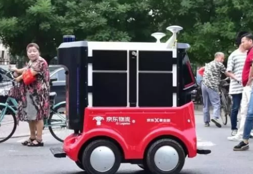 京东智能配送机器人在京已上路，下楼取货你试过了么？