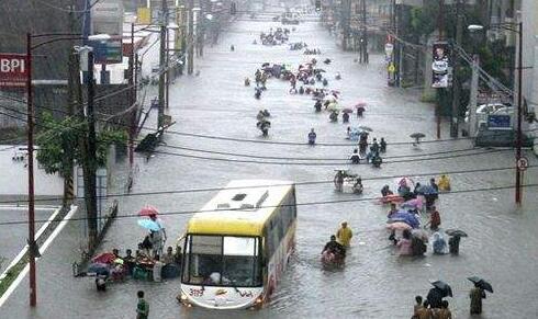 菲律宾连日强降雨 造成至少5人死亡72万人受灾