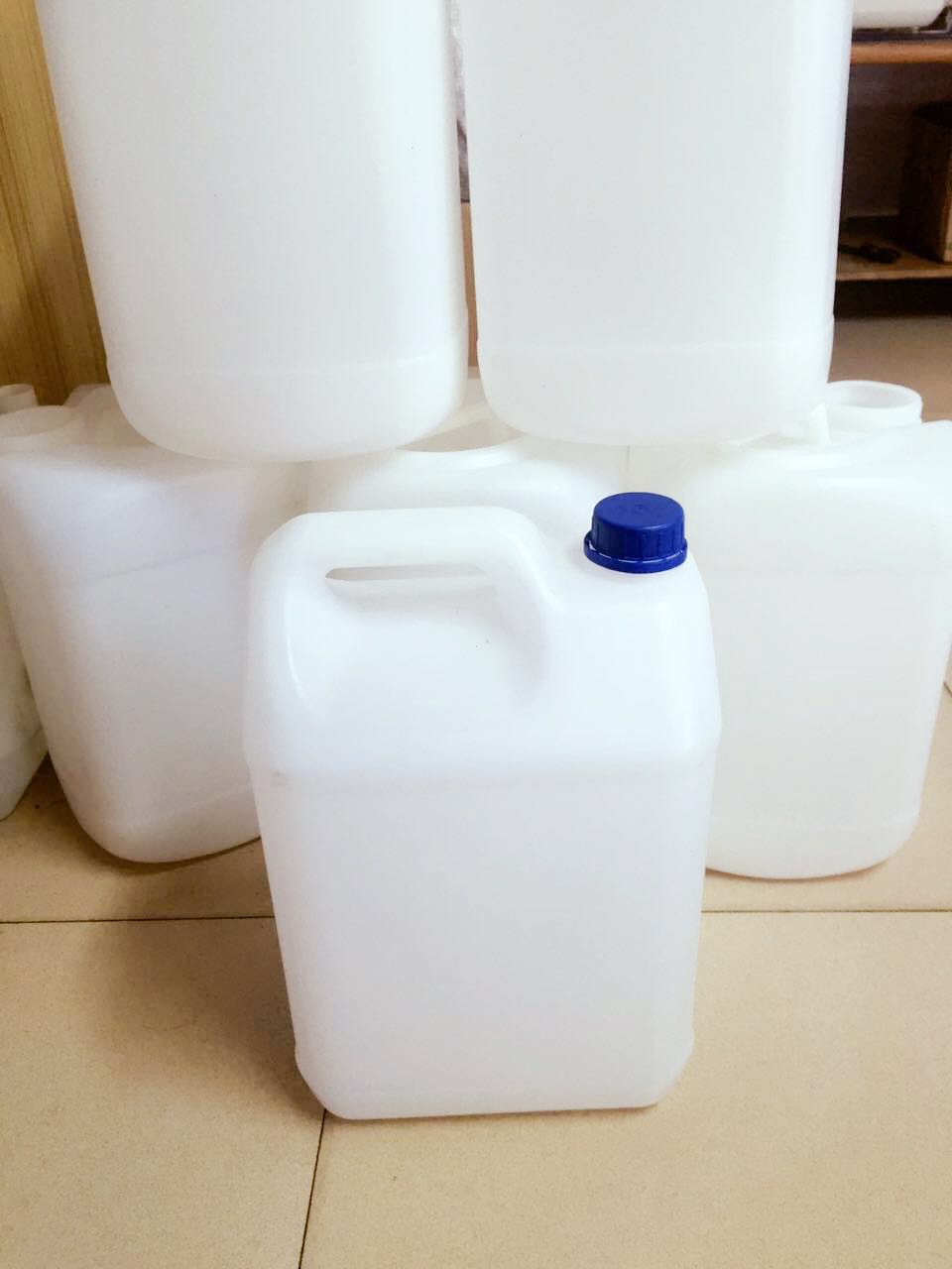 深圳10公斤塑料桶10kg塑料车用尿素桶批发10千克酒精桶