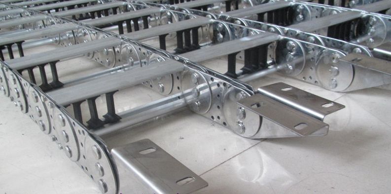 冠霆机床附件供应桥式钢铝拖链，全封闭钢铝拖链